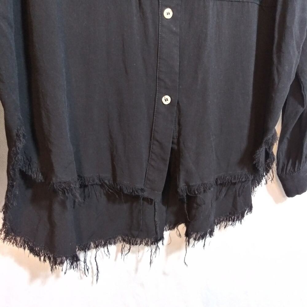 AEMI+CO Black Raw Edge Button-Up Shirt Contemporary Distressed Size Small - Picture 4 of 9